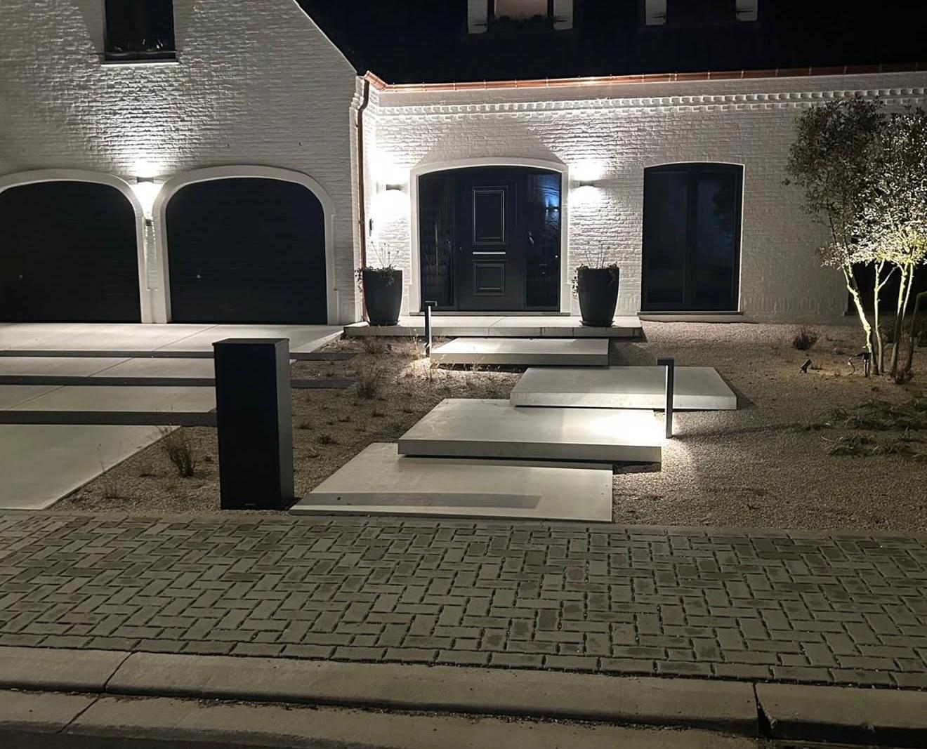 Verlichte voortuin nacht